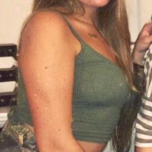 Tank cropped army green